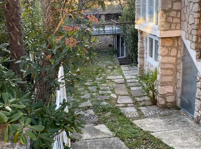 Tihana דירה קרס