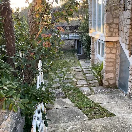 Tihana 아파트 크레스